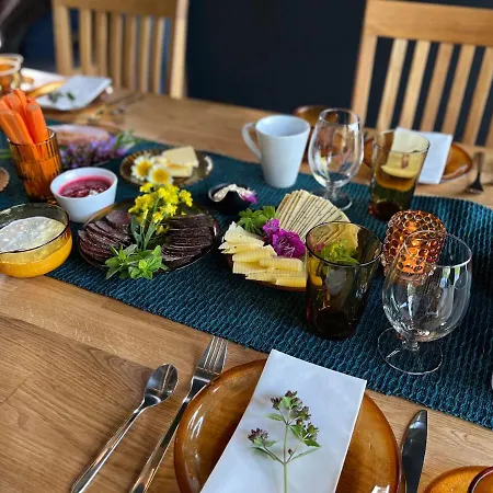 Tustna Ladestasjon Lodge