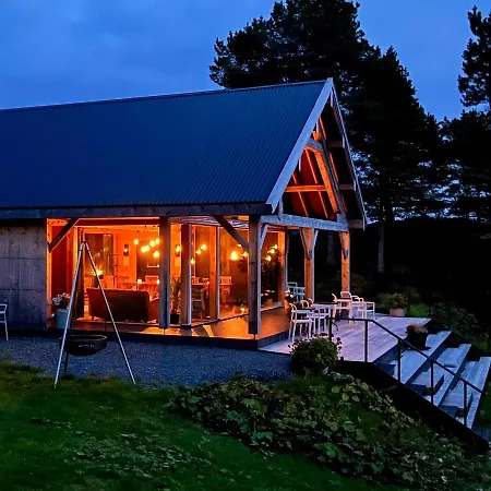 Lodge Tustna Ladestasjon *