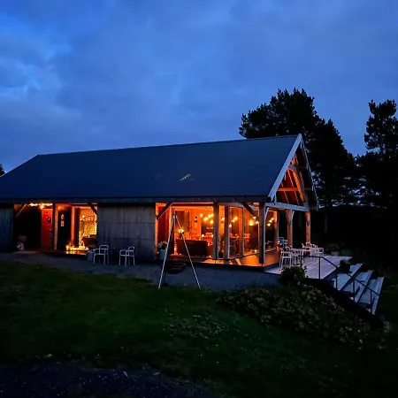 Tustna Ladestasjon Lodge *