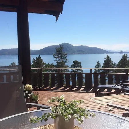 Tustna Ladestasjon Lodge Hals