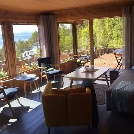 Tustna Ladestasjon Lodge *