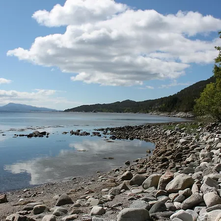 Tustna Ladestasjon Lodge Hals