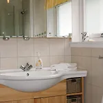 Tustna Ladestasjon Lodger Hals